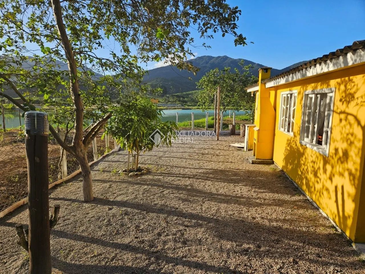 Casa de campo, frente a cachoeira. - Foto 2