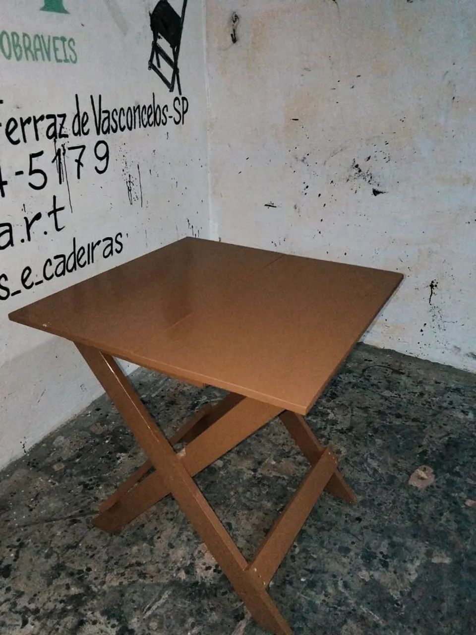 mesas  dobrável e cadeiras 