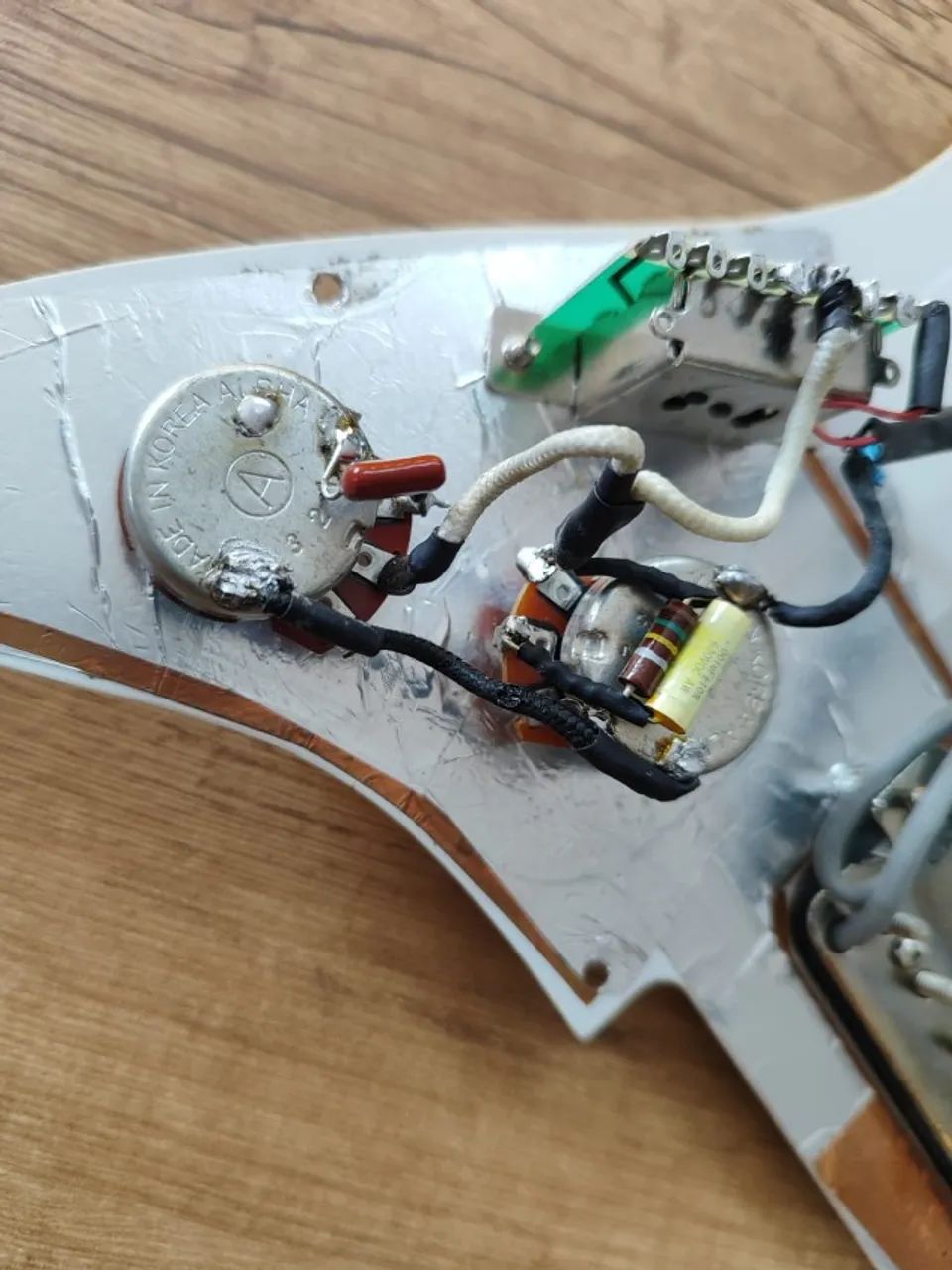 Escudo Strato com Humbucker Cabrera - Foto 2