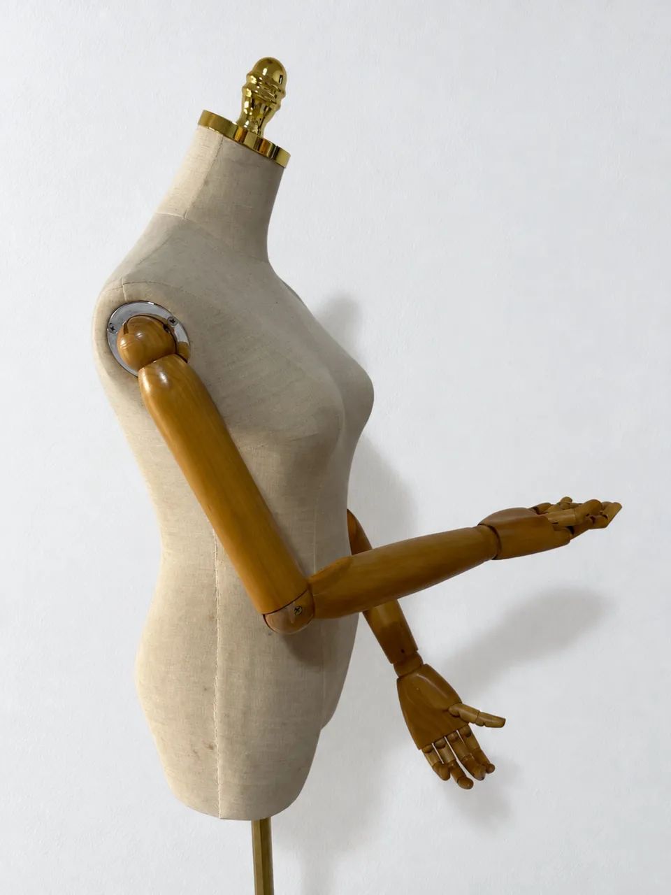 Manequim Articulado Dourado. - Foto 3