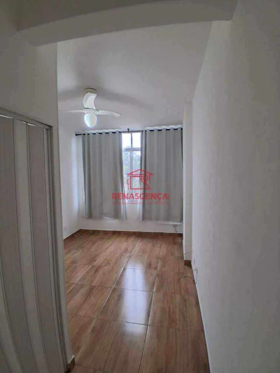 Apartamento com 1 Suíte no Centro.