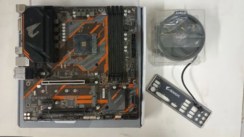 Placa-mãe Gigabyte B450M Aorus Elite COM DEFEITO