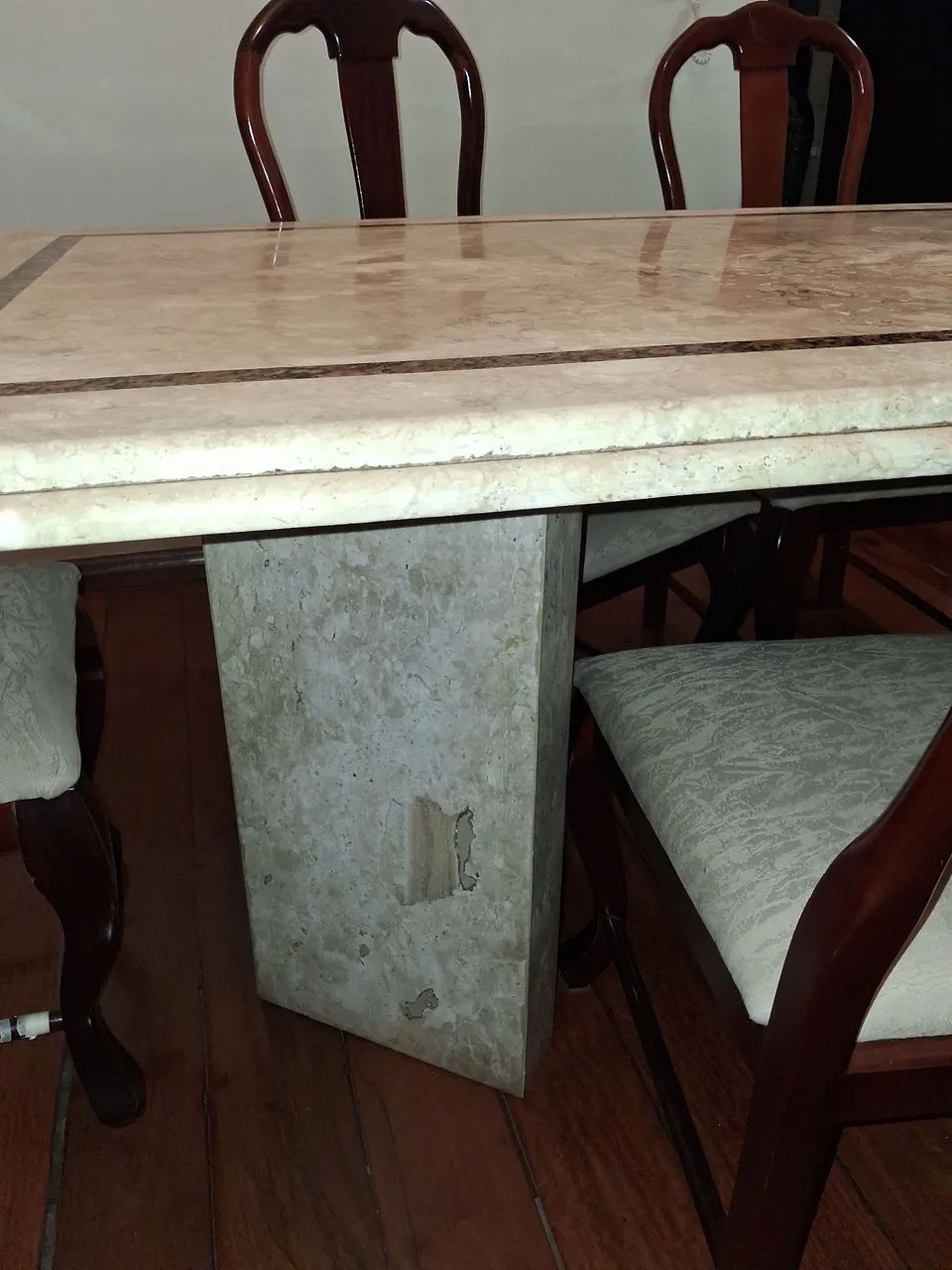 Mesa de jantar sis lugares ,base e tampo em pedra - Foto 2