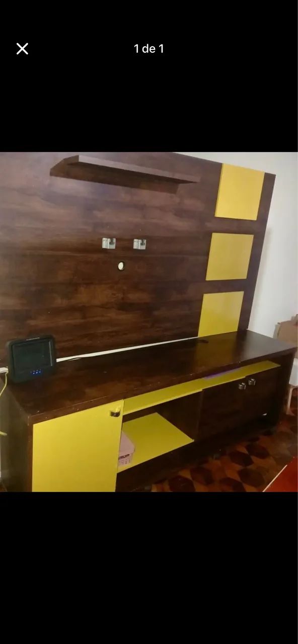 Rack com painel retrô madeira 
