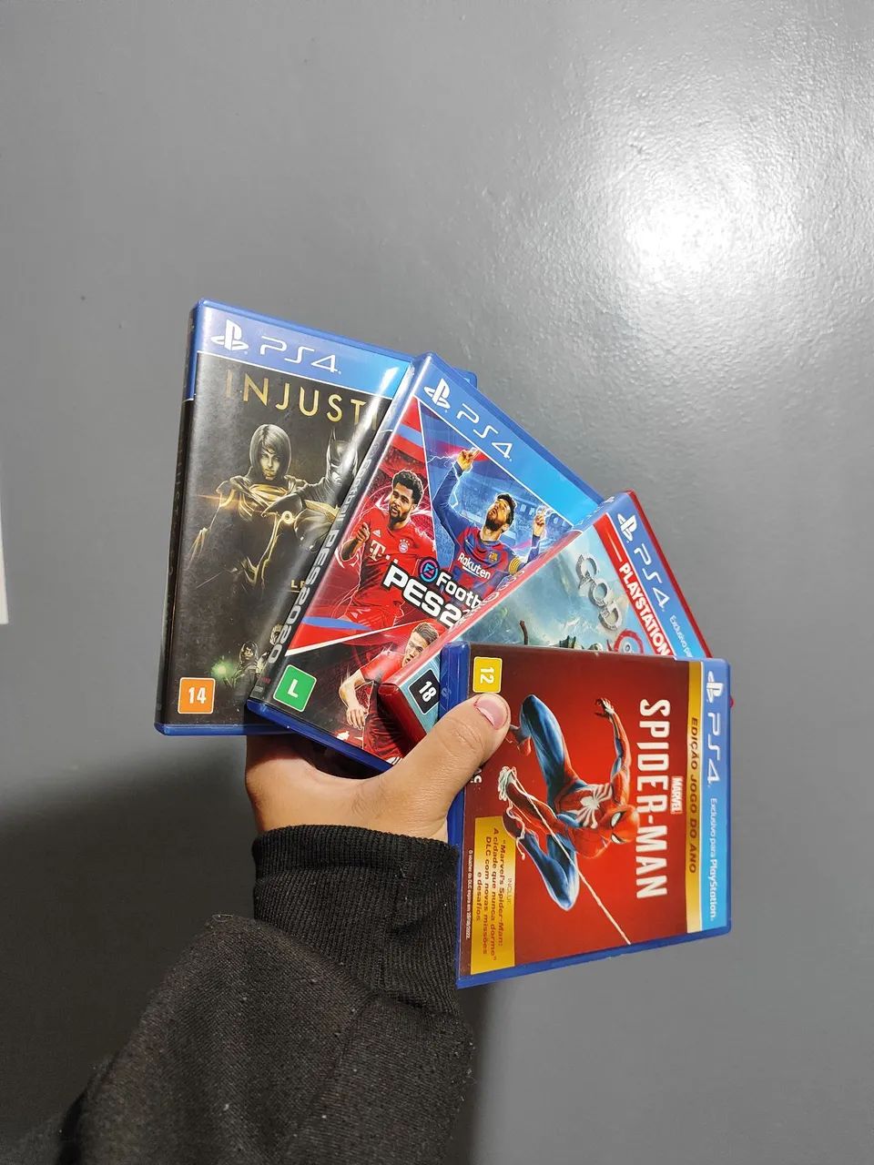 Lote 4 Jogos PS4 Originais - God of War, Spider-Man, PES 2020 e Injustice 2 - Foto 2