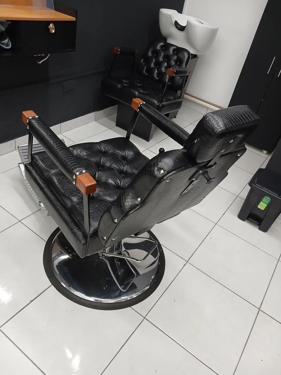 Cadeira de barbeiro profissional  - Foto 4