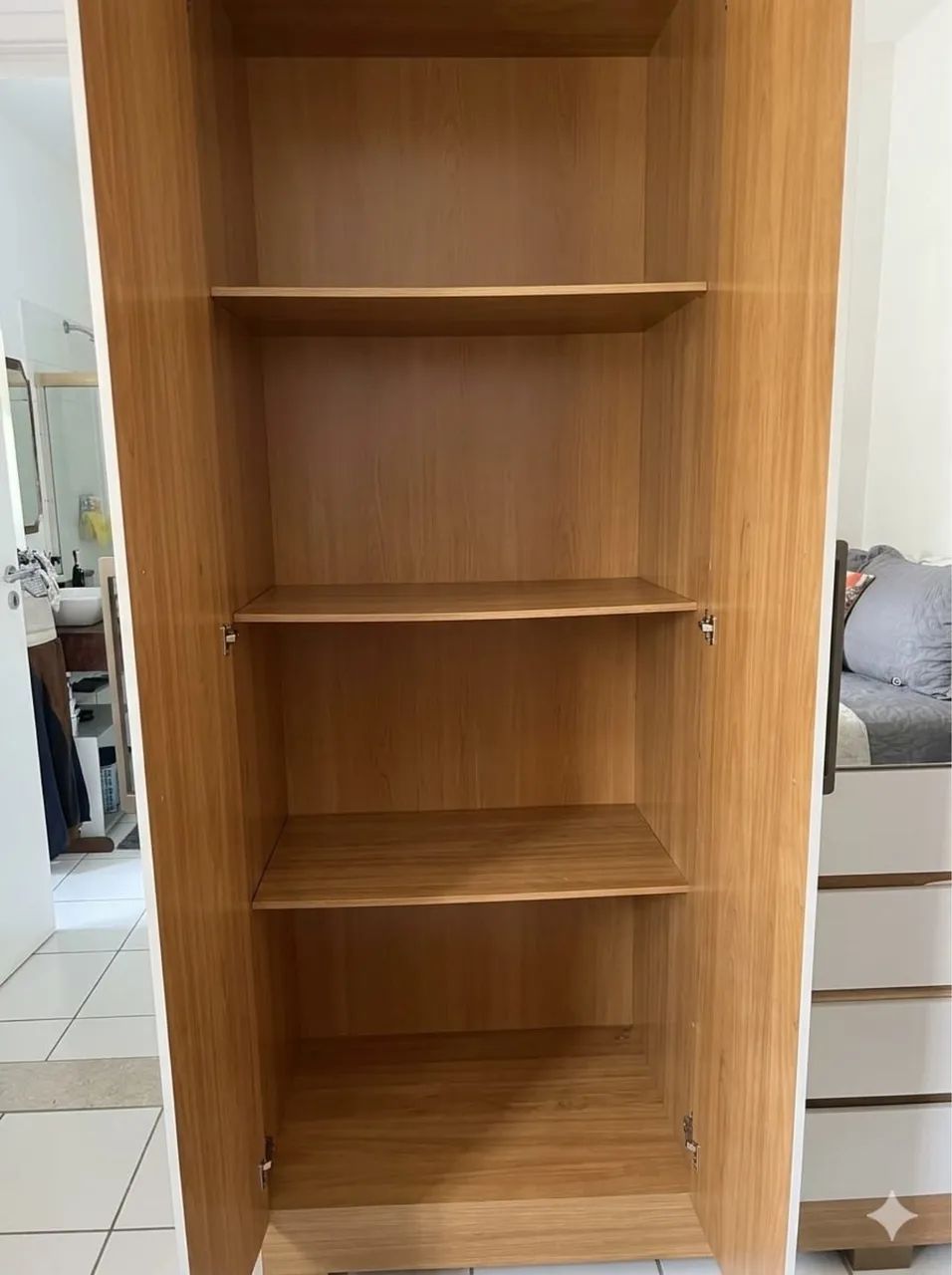 GUARDA-ROUPA COM ESPELHO - EXCELENTE ESTADO - Foto 4