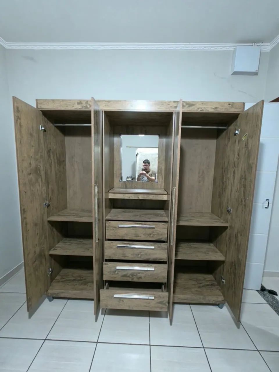 Guarda roupa marrom em ótimas condições  - Foto 2