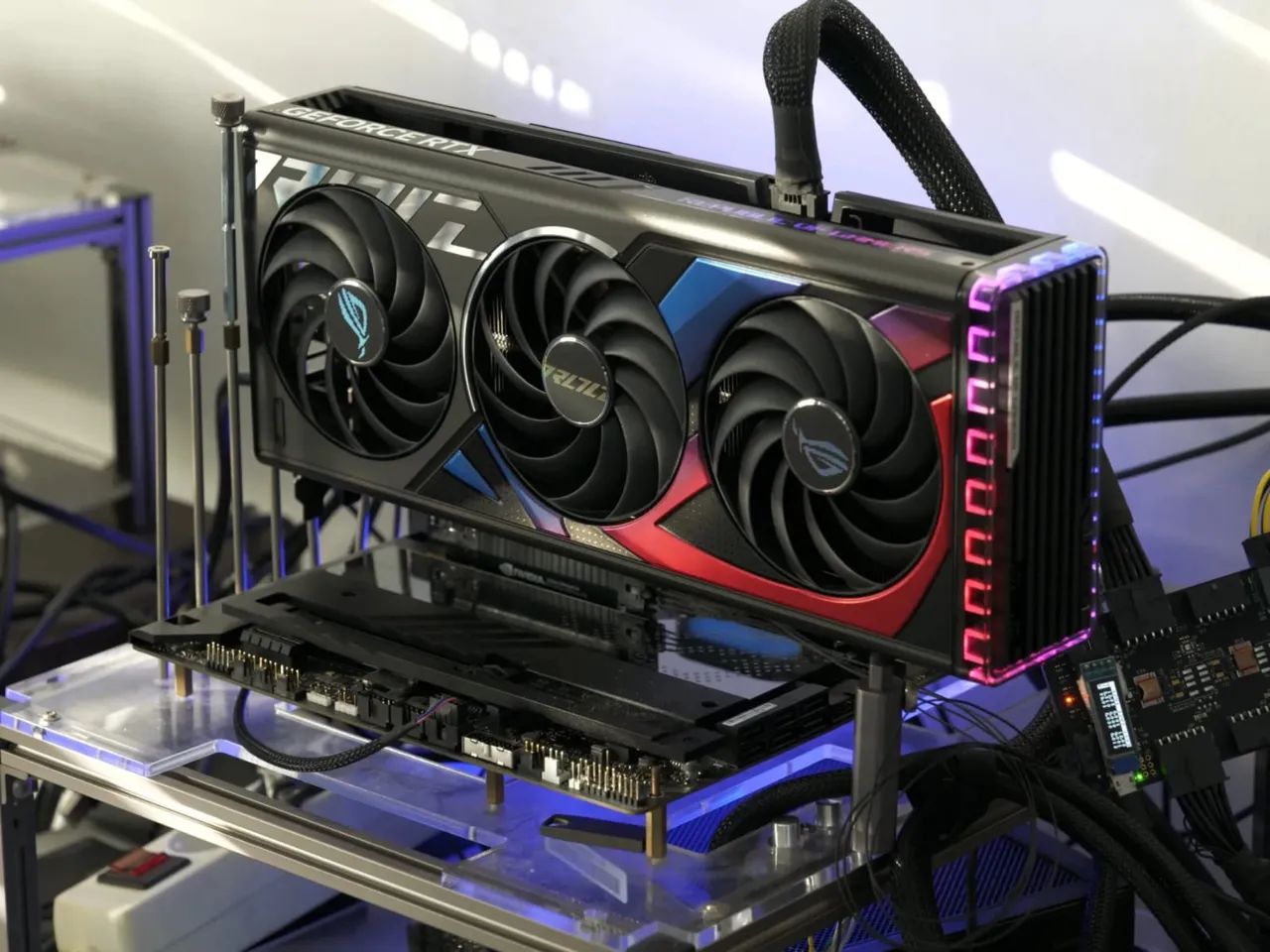 RTX 4080 Super - ROG Strix - Foto 4