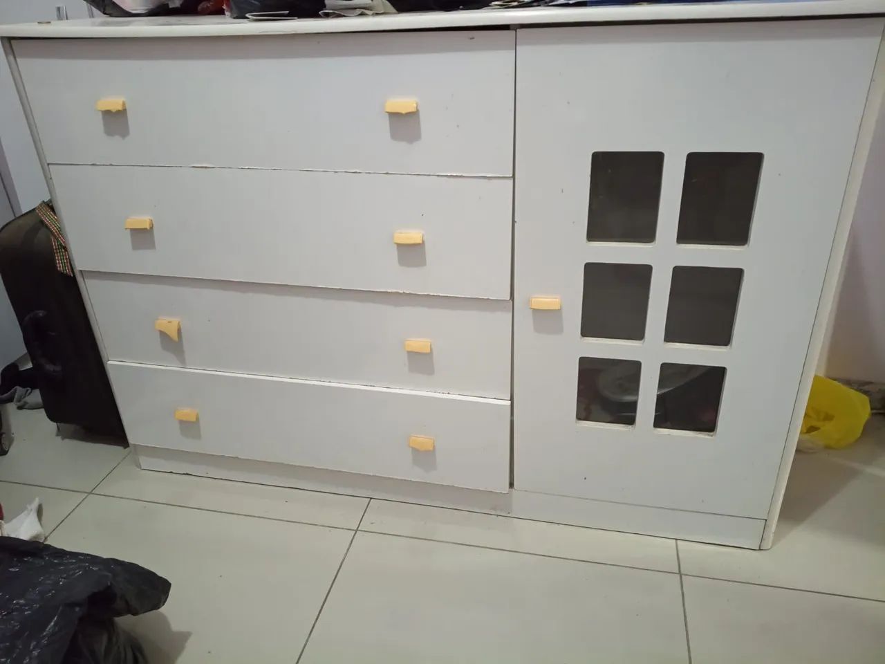 Cômoda semi nova 