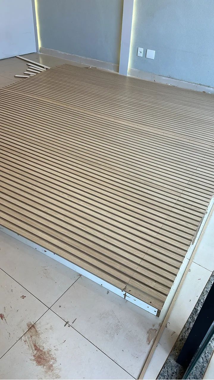 Painel em ripado 3,20x2,90m