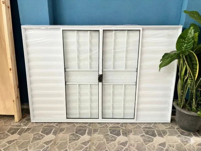 JANELA PARA QUARTO VENEZIANA 6 FOLHAS - COM GRADE - BRANCA
