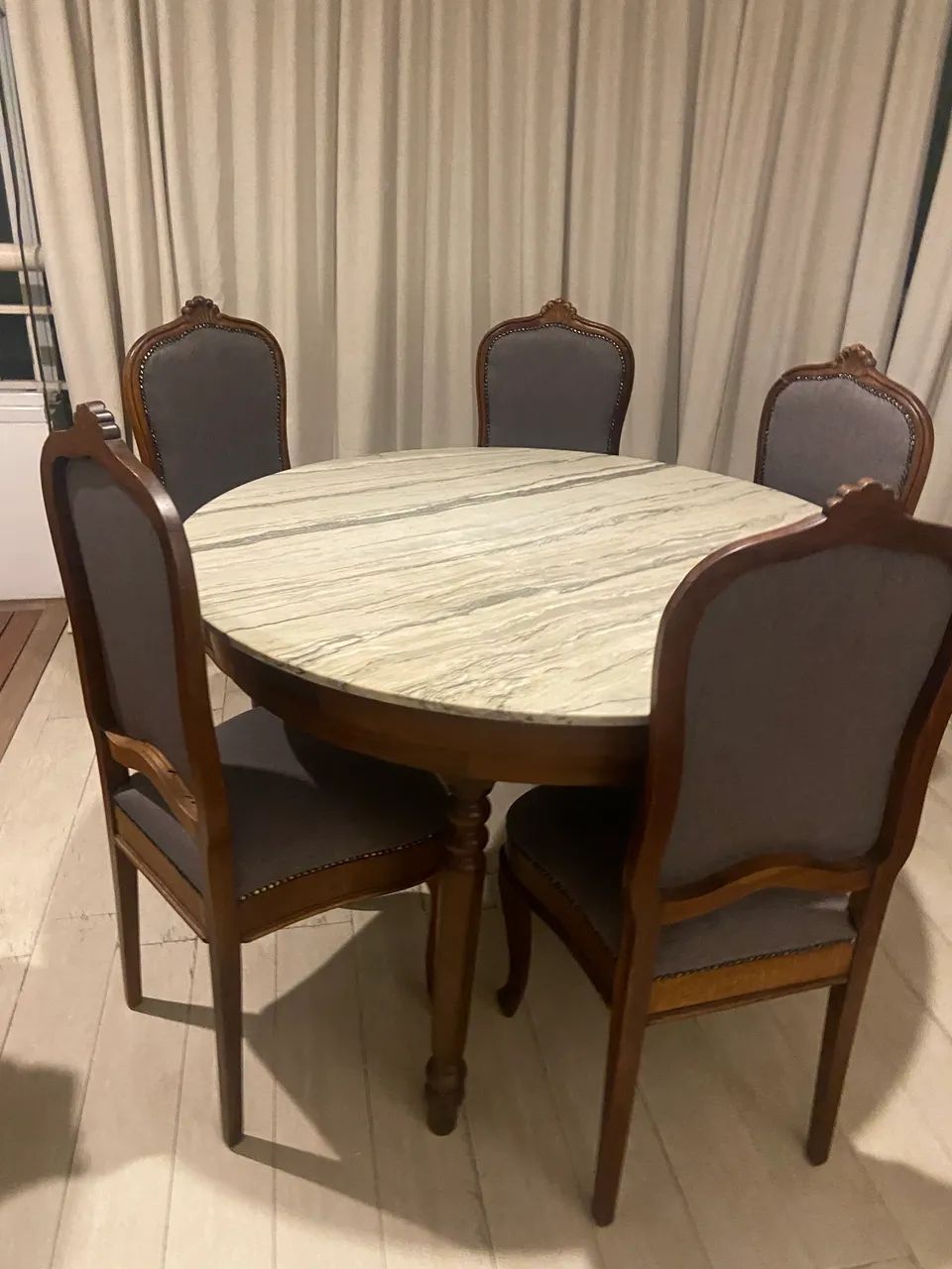 Mesa antiga 