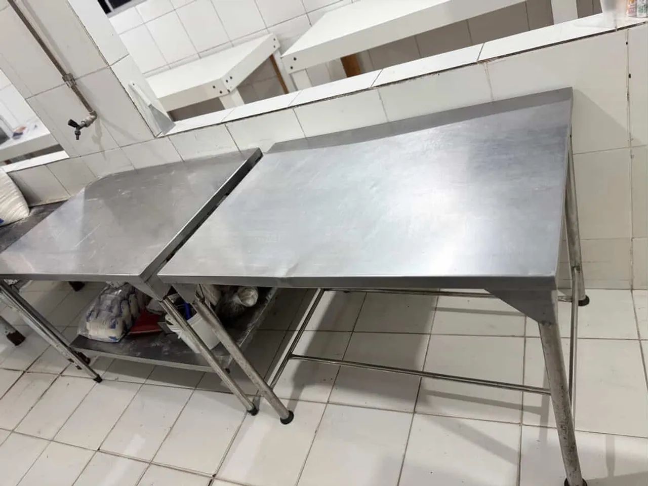1 Mesa de aço inox 