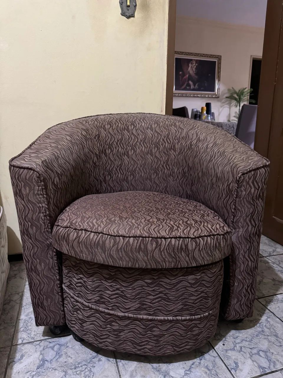 Vendo poltrona marrom em ótimo estado