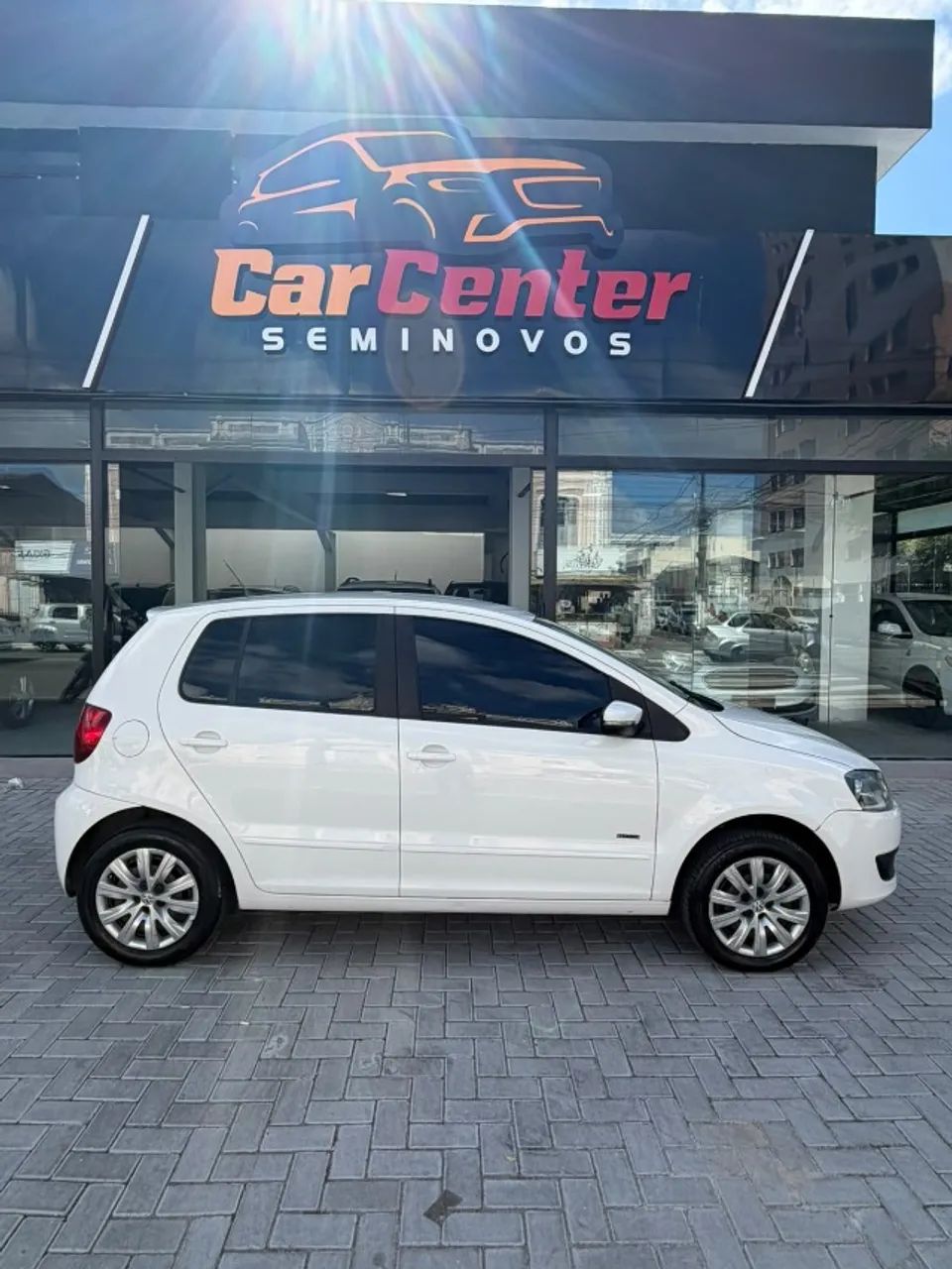 Volkswagen Fox 1.0 MI Total Flex 8V 5P 2013 - Foto 2