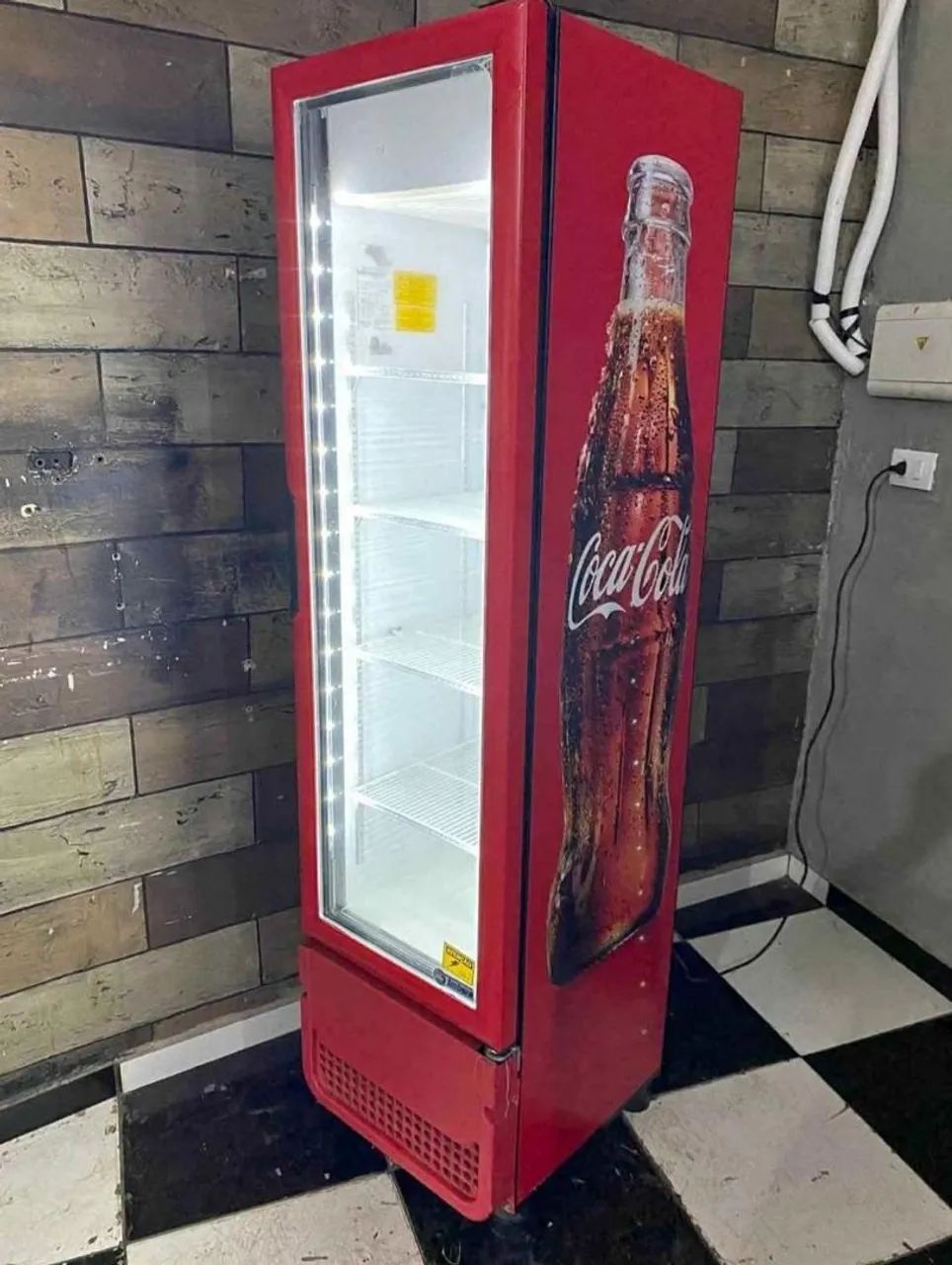 Expositora da Coca cola 