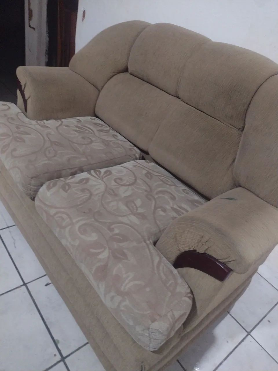 Sofá de dois lugares 