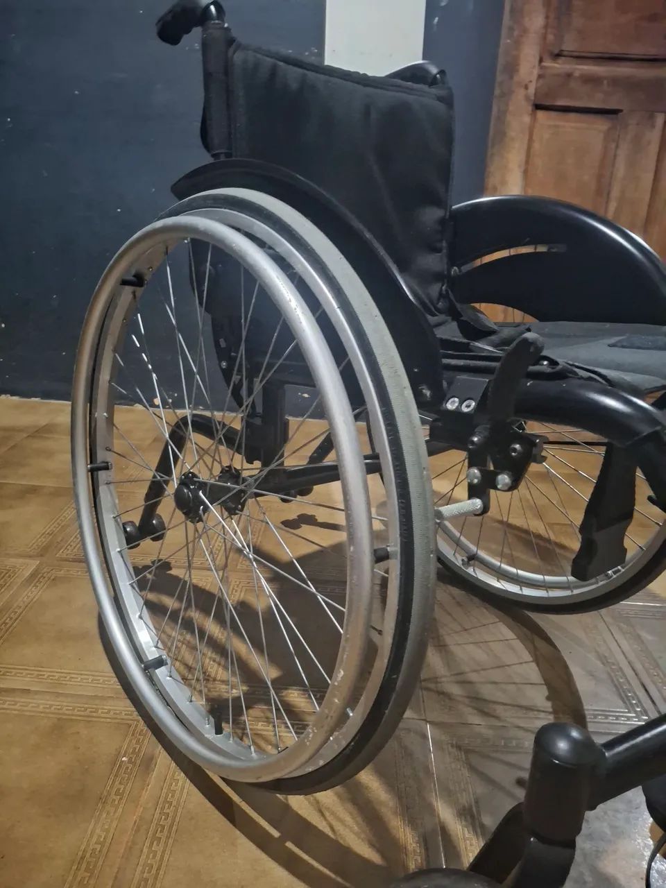 Cadeira de rodas nova