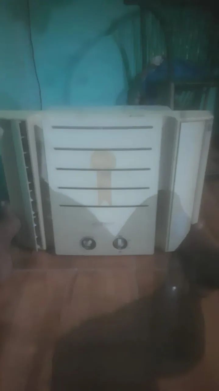 Vendo esse ar condicionado 10mil BTUs funcionando perfeitamente  - Foto 2