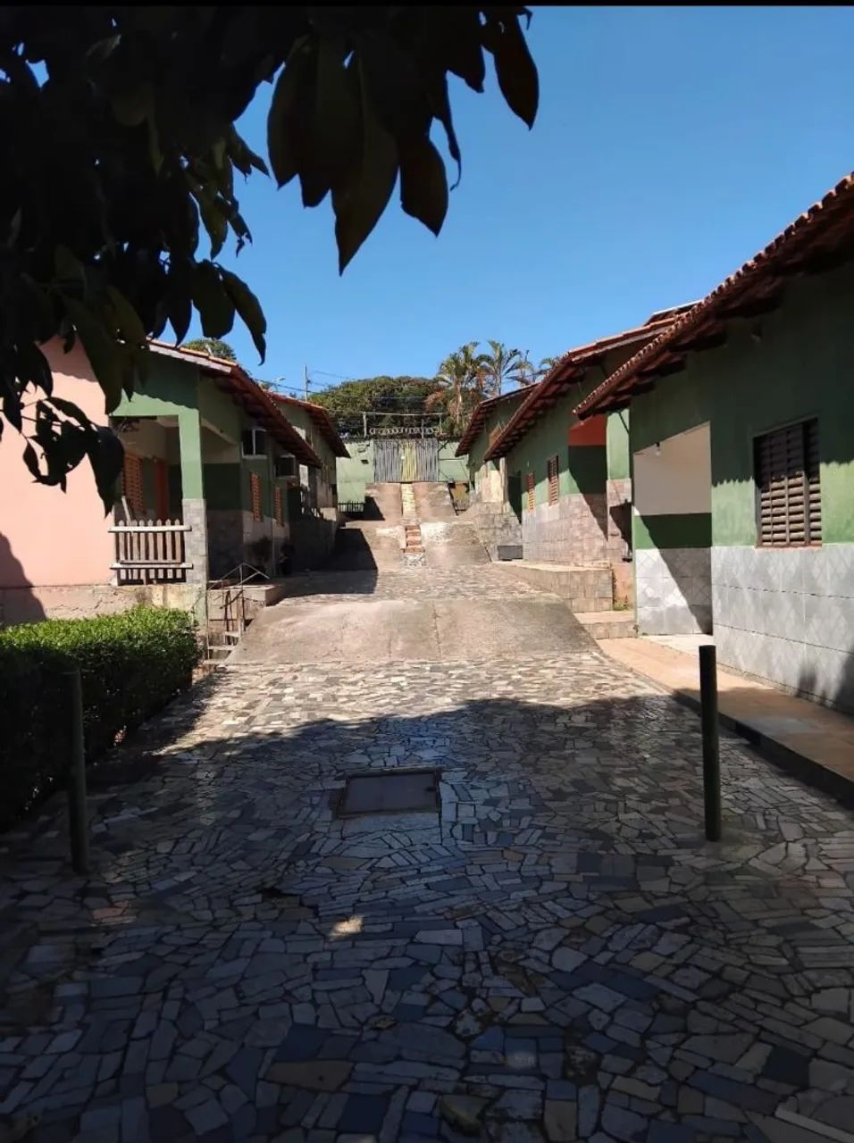 Casa 2Q em condomínio