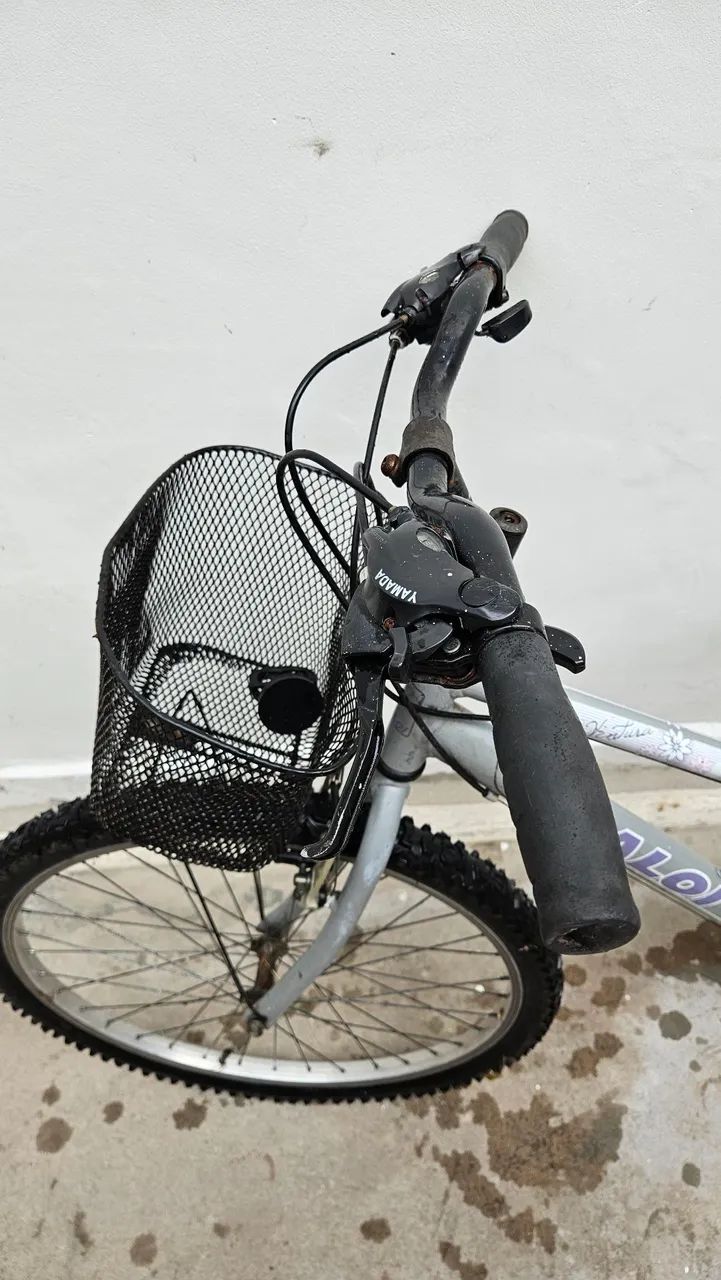 Bicicleta Caloi aro 26 com marchas e cesta - R$ 400 - Foto 2