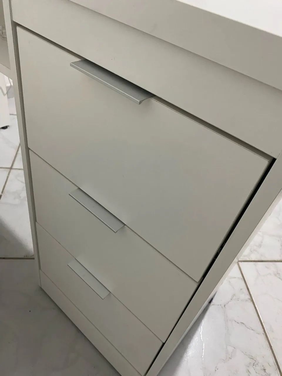Mesa nail + cadeira + expositor 