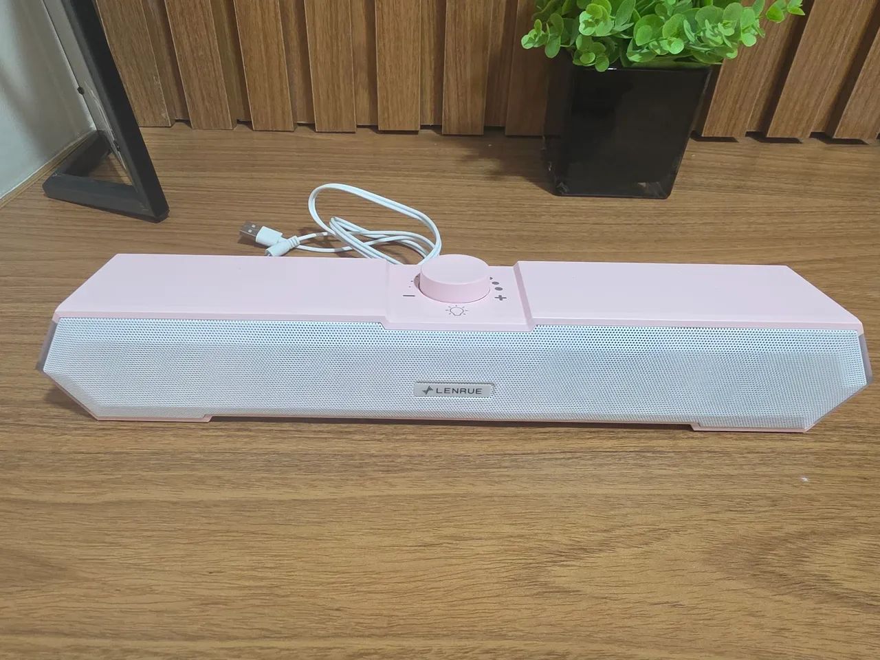 Vendo caixa de som rosa para computador 