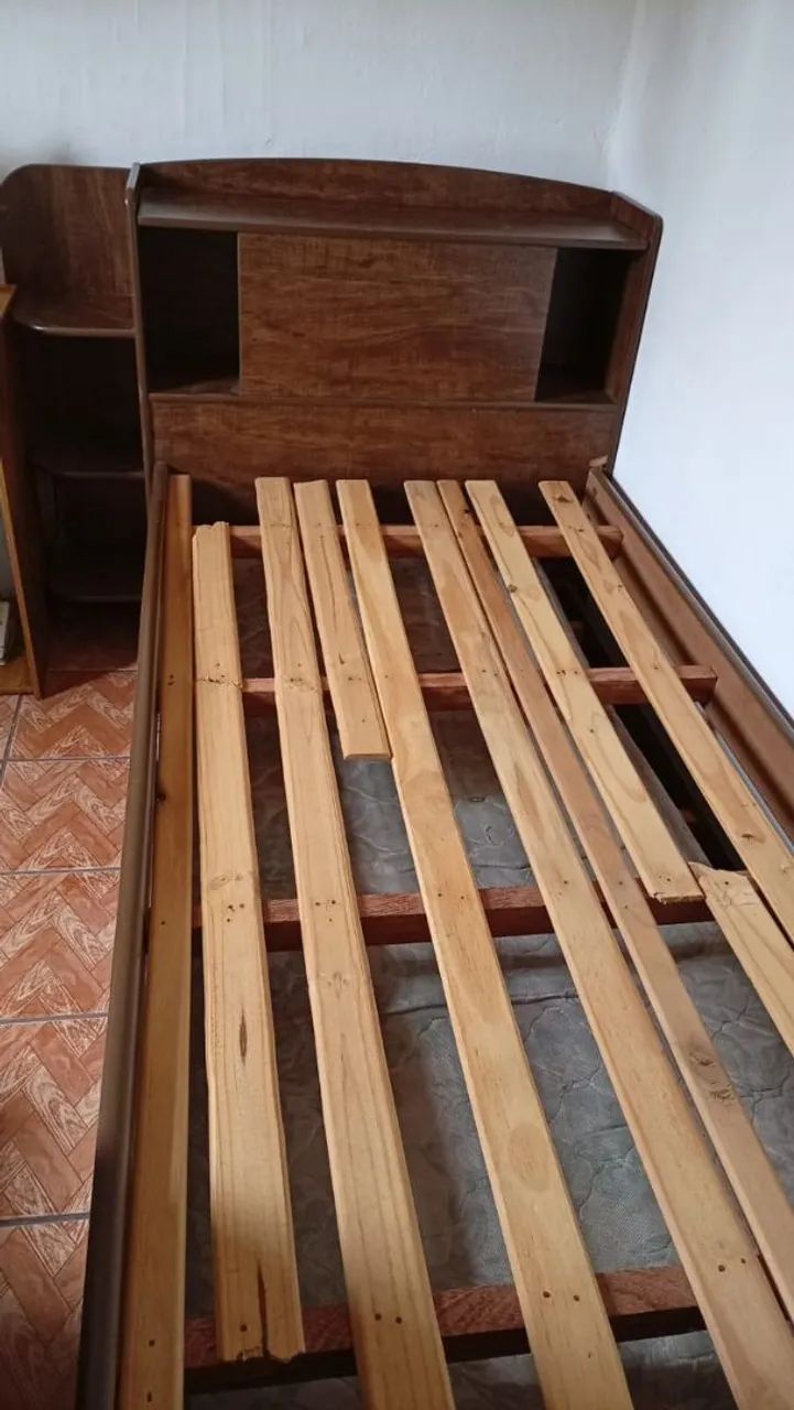 Cama de madeira com baú e cama embaixo  - Foto 2