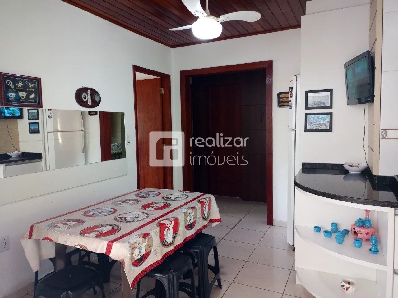 Casa com 3 dormitórios, no bairro Barra da Lagoa em Florianópolis - Foto 4