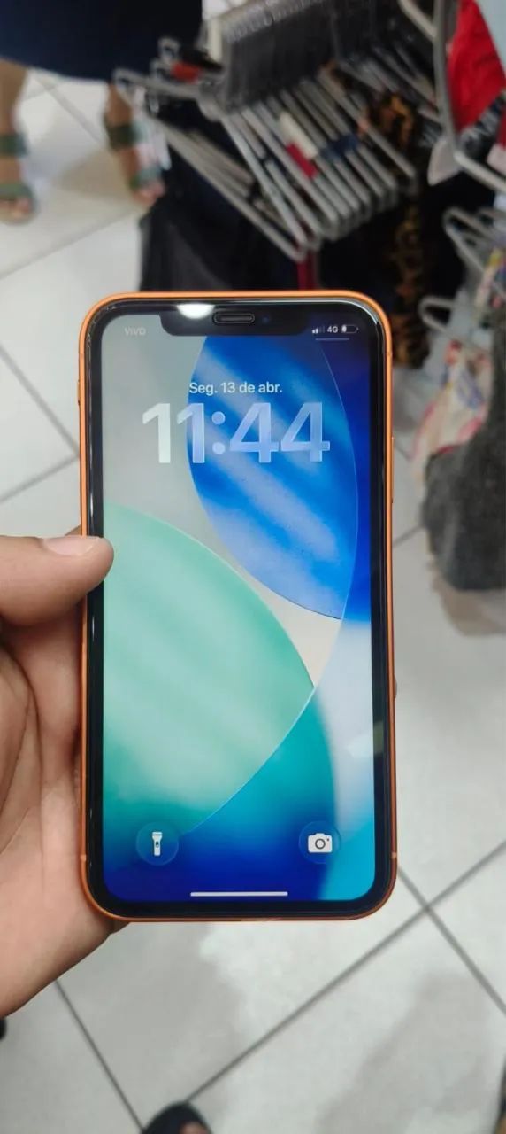 iPhone 11 128 gb na carcaça do 17 pro - Foto 2