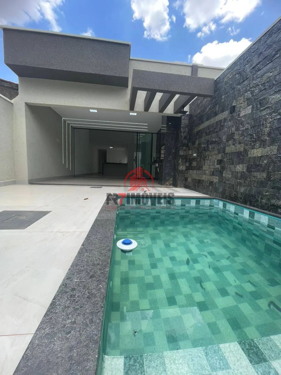 CASA COM PISCINA - RECANTO DO BOSQUE - GOIÂNIA