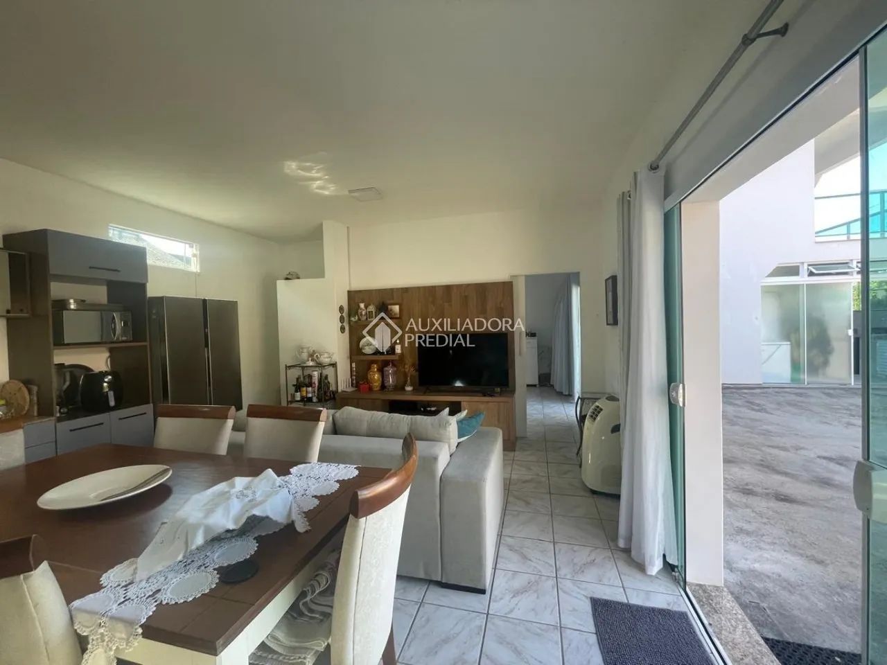SEU REFÚGIO NA PRAIA DA PINHEIRA ESTÁ AQUI!
