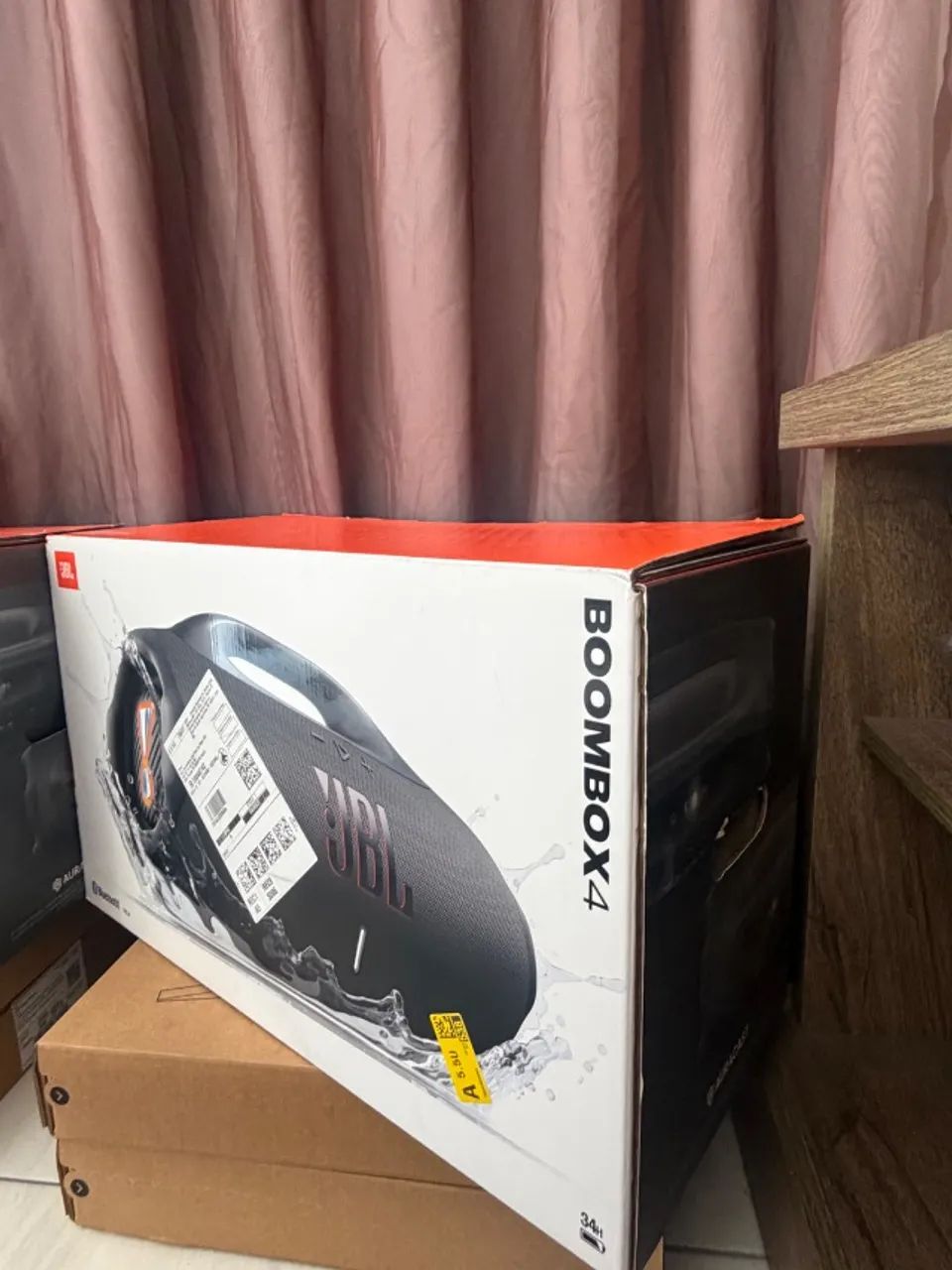 Bombox 4 lacrada com nota  - Foto 2