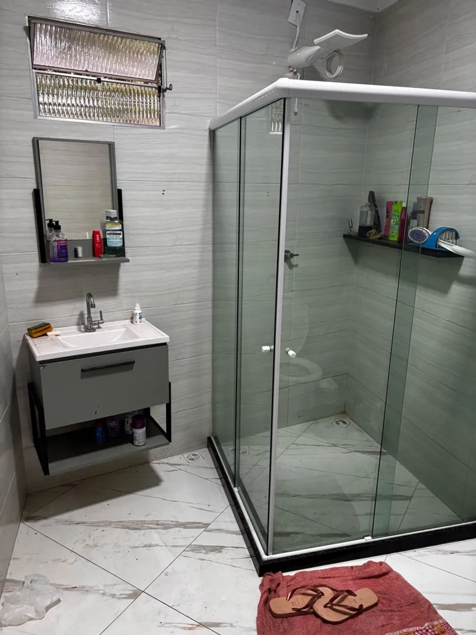 Vendo casa perto do cravo e a rosa com garagem e terraço coberto.