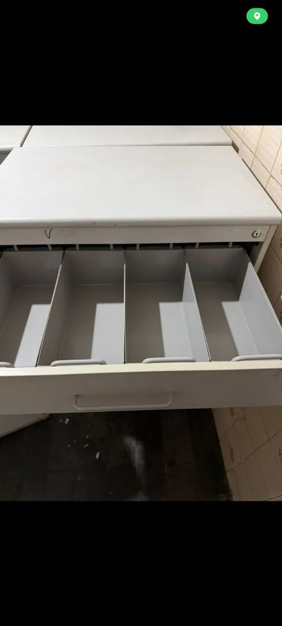 Armários MDF com gavetas de ferro