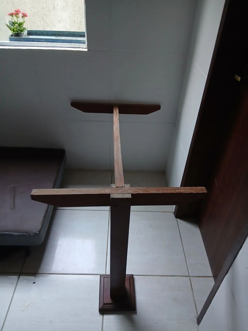 Pedra mármore, mais armação para mesa fixa na parede 
