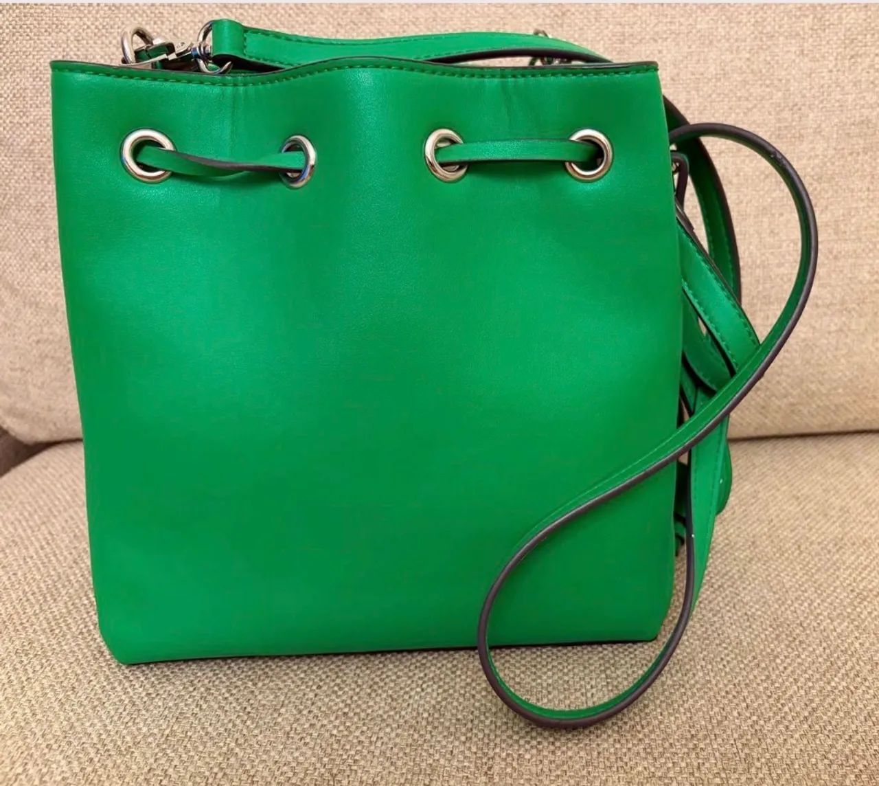 Bolsa Guess 2026 - Foto 3