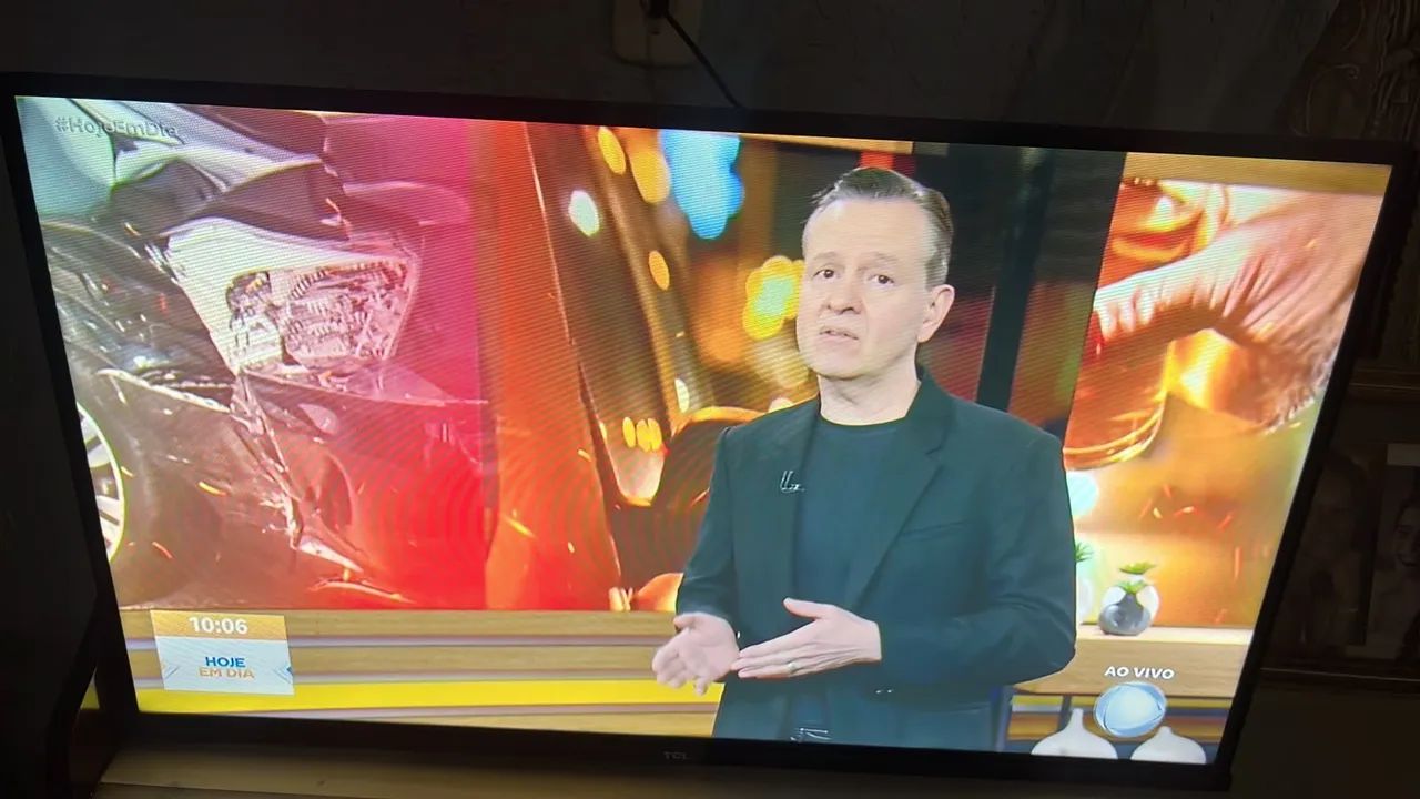 Televisão smart 32 polegadas, marca TCL 