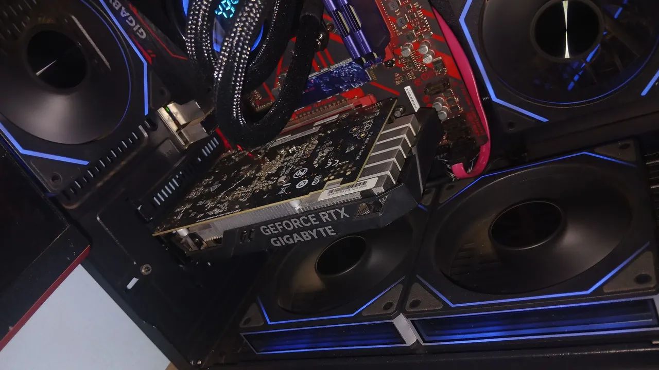 RTX 3050 6GB GIGABYTE  - Foto 3