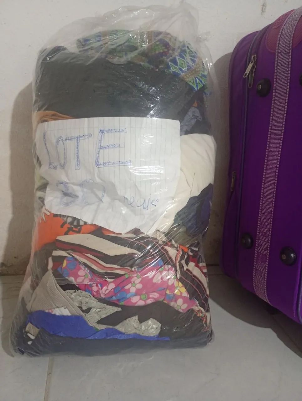 lote roupa brechô - Foto 2