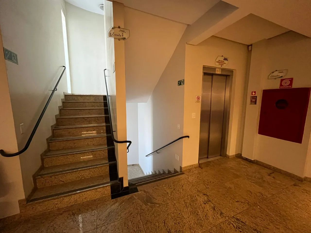 SALA PARA CONSULTORIO NO SETOR MARISTA - Foto 2