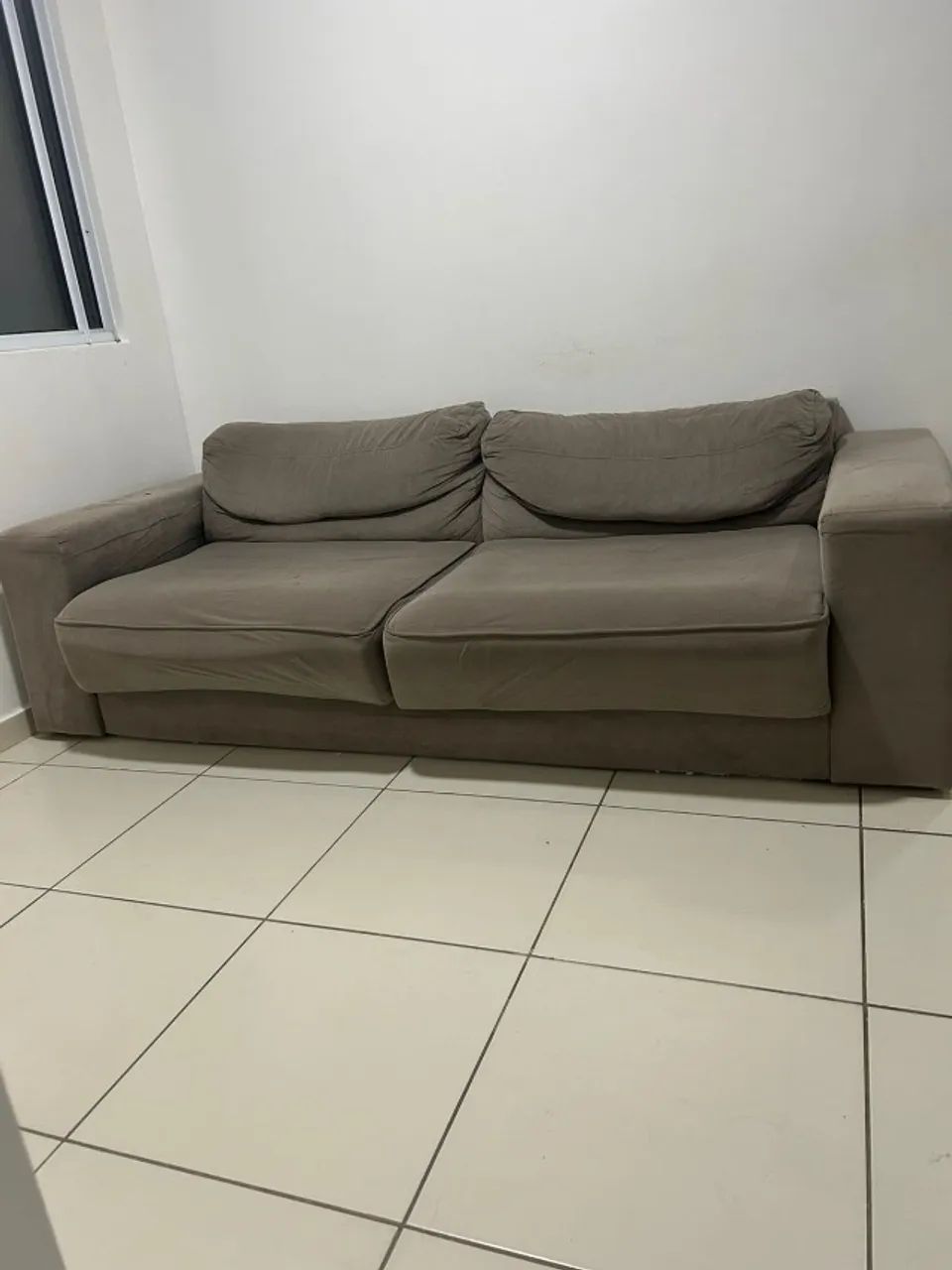 Sofá 3 lugares, grande e confortavel