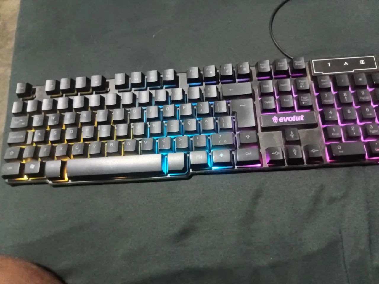 Teclado 100% com rgb USADO - Foto 2