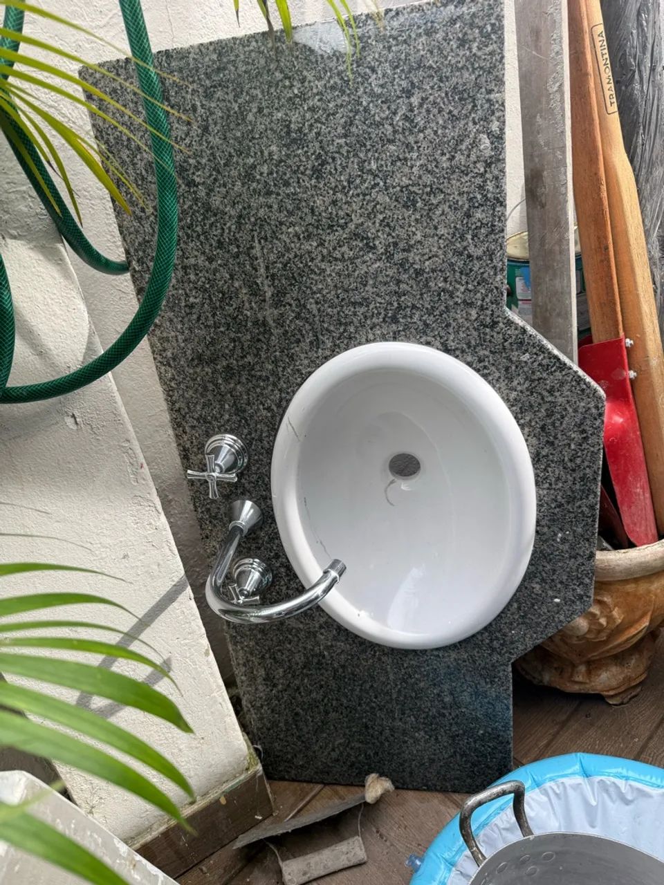 Bancada de granito com cuba e torneira - Foto 2