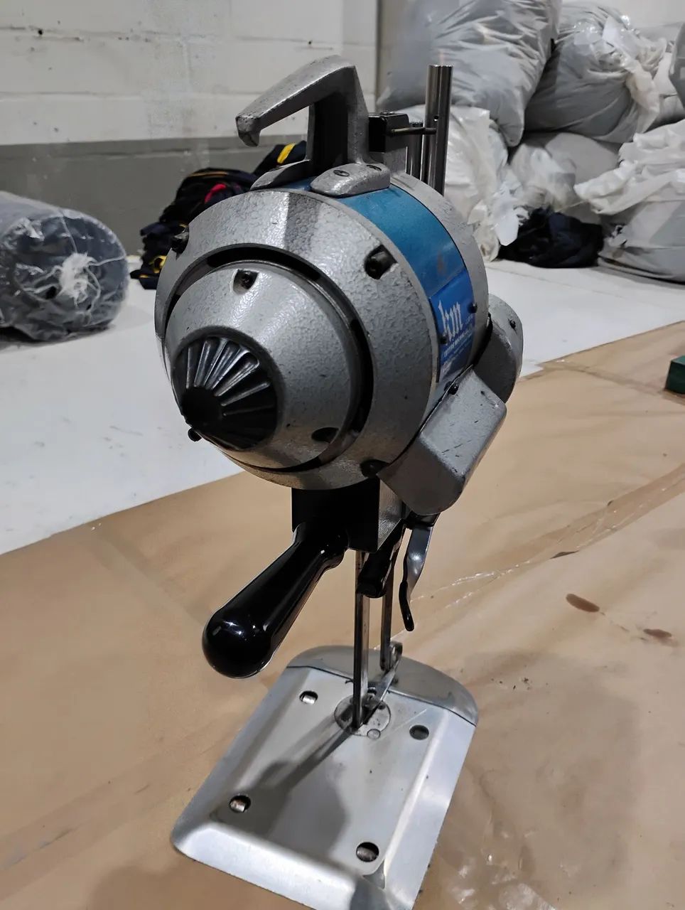 Máquina de Corte p Confecção Marca Km Mack 8 polegadas 