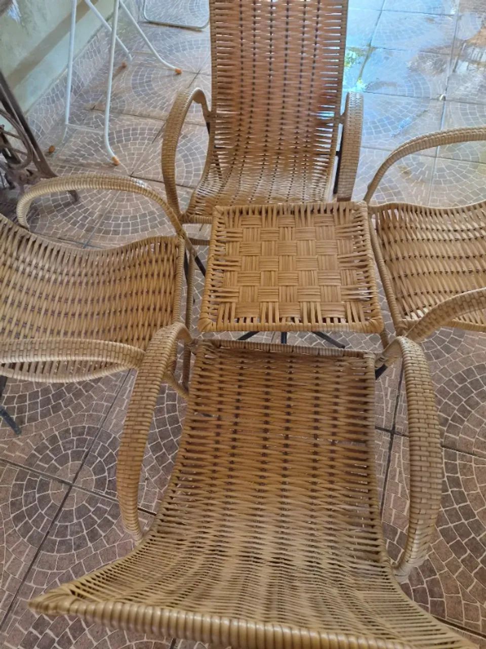 Um conjunto de Cadeiras para área...