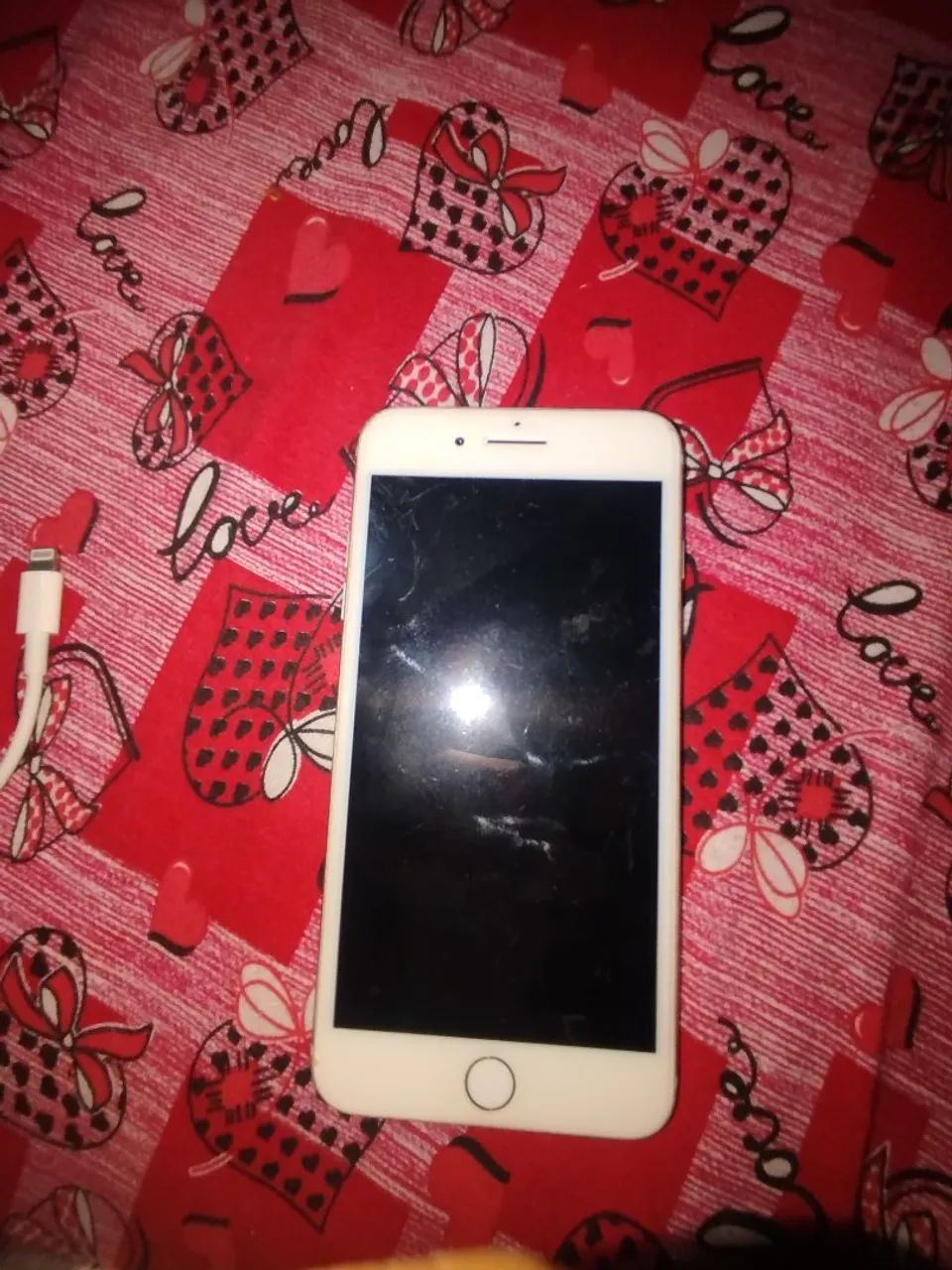 iPhone 8 plus com a traseira trincada 