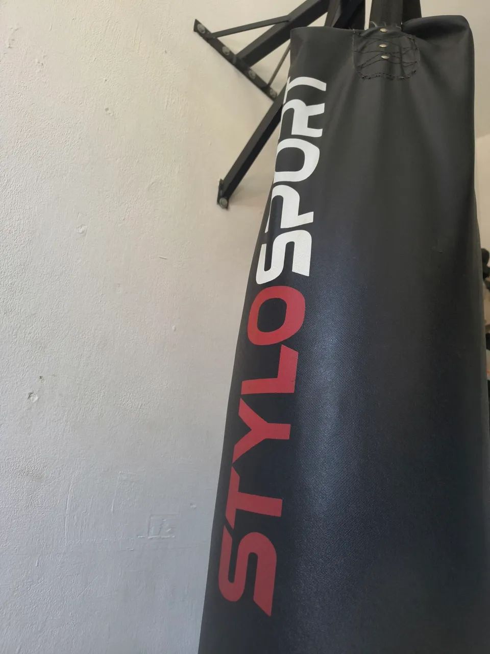 SACO DE PANCADA COMPLETO!! SUPORTE,COM ENCHIMENTO E 2 PARES DE LUVAS 1,20/1,30cm 50-70kg