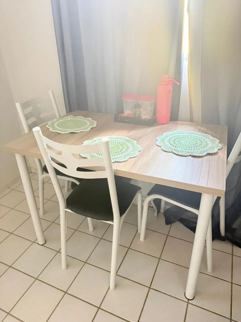 Mesa de jantar 4 lugares 